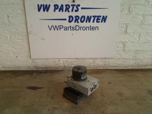 Używane Pompa ABS Volkswagen Sharan (7M8/M9/M6) 2.0 TDI Cena € 65,00 Procedura marży oferowane przez VW Parts Dronten