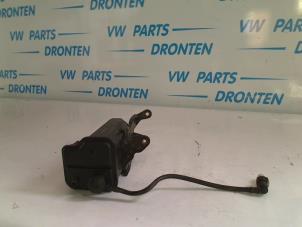 Used Fuel filter housing Volkswagen Scirocco (137/13AD) 2.0 TSI 16V Price € 25,00 Margin scheme offered by VW Parts Dronten