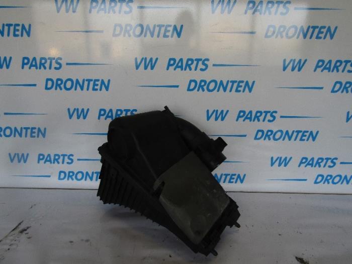 Gebrauchte Luftfiltergehäuse Volkswagen Touareg (7LA/7L6) 5.0 TDI V10 Preis auf Anfrage angeboten von VW Parts Dronten