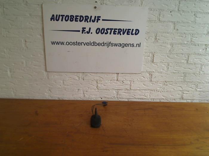 Używane Antena Volkswagen Touran (1T1/T2) 1.9 TDI 105 Euro 3 Cena € 20,00 Procedura marży oferowane przez VW Parts Dronten