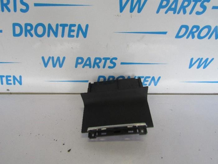 Begagnade Askkopp, fram Skoda Superb Combi (3TAC/TAF) 1.8 TSI 16V Pris € 15,00 Marginaltabell erbjuds av VW Parts Dronten