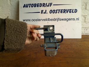Used Front door hinge, right Volkswagen Polo IV (9N1/2/3) 1.4 16V Price on request offered by VW Parts Dronten