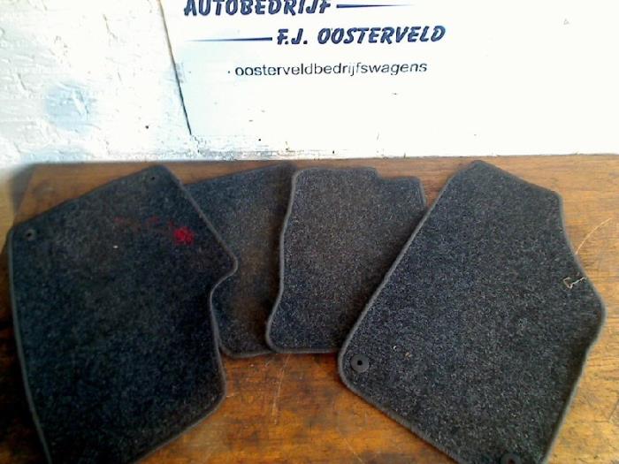 Set of mats from a Volkswagen Fox (5Z) 1.2 2005