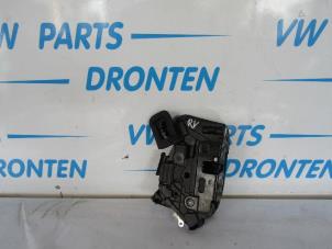 Used Door lock cylinder, right Volkswagen Passat Variant (3G5) 2.0 TDI 16V 150 Price € 30,00 Margin scheme offered by VW Parts Dronten