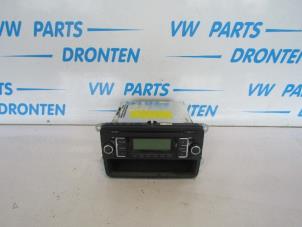 Usagé Radio Volkswagen Caddy Combi III (2KB,2KJ) 2.0 TDI 16V DPF Prix € 45,00 Règlement à la marge proposé par VW Parts Dronten
