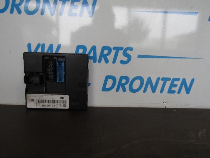 Used Body control computer Audi A8 (D3) 4.0 TDI V8 32V Quattro Price € 50,00 Margin scheme offered by VW Parts Dronten