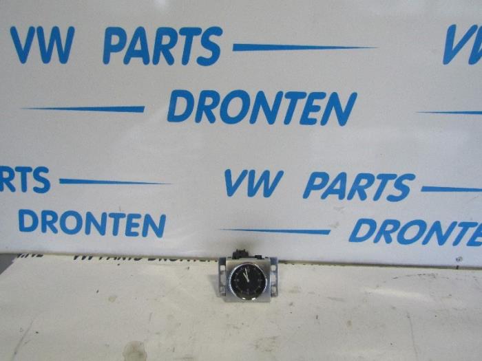Begagnade Klocka Volkswagen Passat Variant (365) 1.6 TDI 16V Bluemotion Pris € 25,00 Marginaltabell erbjuds av VW Parts Dronten