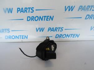Usagé Tendeur de ceinture arrière droit Audi A4 Cabriolet (B6) 2.5 TDI 24V Prix € 40,00 Règlement à la marge proposé par VW Parts Dronten