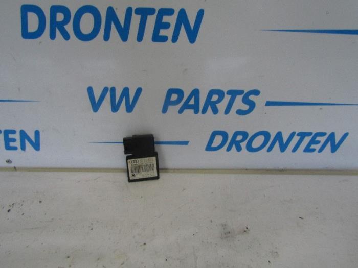 Używane Przelacznik Audi A6 (C6) 3.2 V6 24V FSI Cena € 25,00 Procedura marży oferowane przez VW Parts Dronten