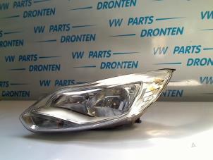 Used Headlight, left Ford Focus 3 Wagon 1.0 Ti-VCT EcoBoost 12V 100 Price € 125,00 Margin scheme offered by VW Parts Dronten