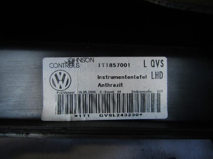 Tableau de bord d'un Volkswagen Touran (1T1/T2) 2.0 TDI DPF 2006
