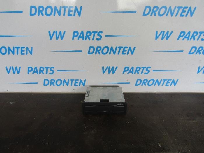 Używane System nawigacji Volkswagen Phaeton (3D) 4.2 V8 40V 4Motion Cena € 145,00 Procedura marży oferowane przez VW Parts Dronten