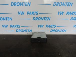 Usagé Ecran Gps Volkswagen Phaeton (3D) 4.2 V8 40V 4Motion Prix € 145,00 Règlement à la marge proposé par VW Parts Dronten