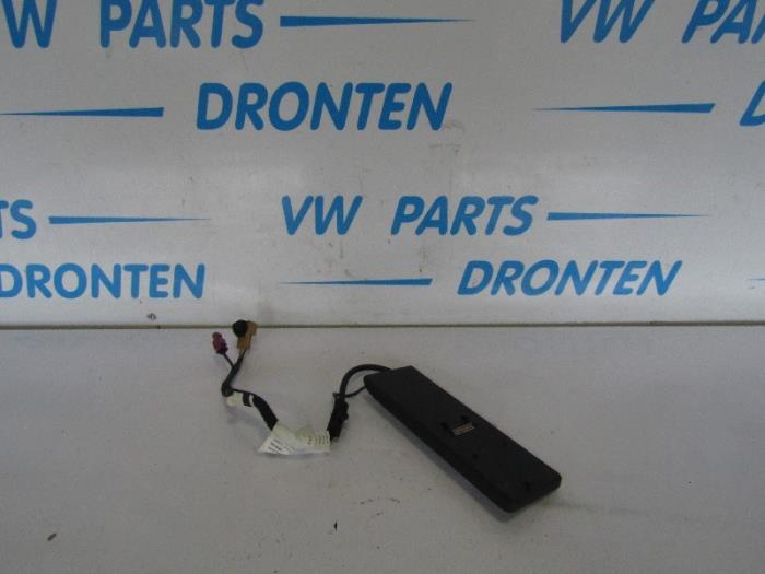 Begagnade Telefonmodul Audi A4 Avant (B8) 1.8 TFSI 16V Pris € 50,00 Marginaltabell erbjuds av VW Parts Dronten