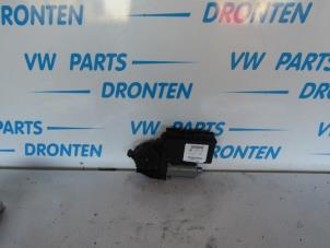Usagé Moteur de vitre portière Volkswagen Phaeton (3D) 4.2 V8 40V 4Motion Prix € 17,50 Règlement à la marge proposé par VW Parts Dronten