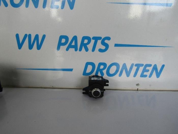 Używane Przelacznik Audi Q2 (GAB/GAG) 1.0 TFSI 12V Cena € 20,00 Procedura marży oferowane przez VW Parts Dronten