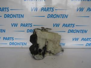 Używane Zbiornik spryskiwacza przód Volkswagen Phaeton (3D) 4.2 V8 40V 4Motion Cena € 35,00 Procedura marży oferowane przez VW Parts Dronten