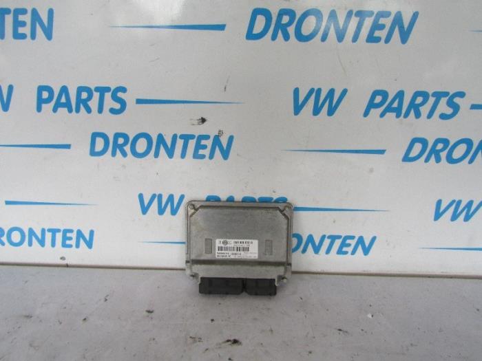 Ordinateur de bord d'un Volkswagen Passat Variant (3B6) 2.0 2001
