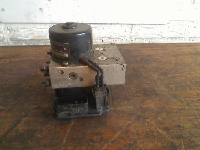 Begagnade ABS-pump Seat Cordoba Facelift (6C2/6K2) Pris € 50,00 Marginaltabell erbjuds av VW Parts Dronten