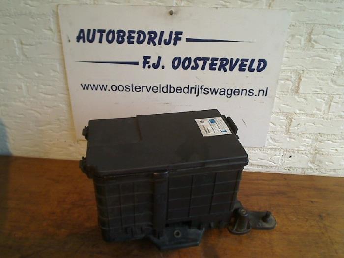 Caja de batería de un Volkswagen Touran (1T1/T2) 1.9 TDI 105 2005
