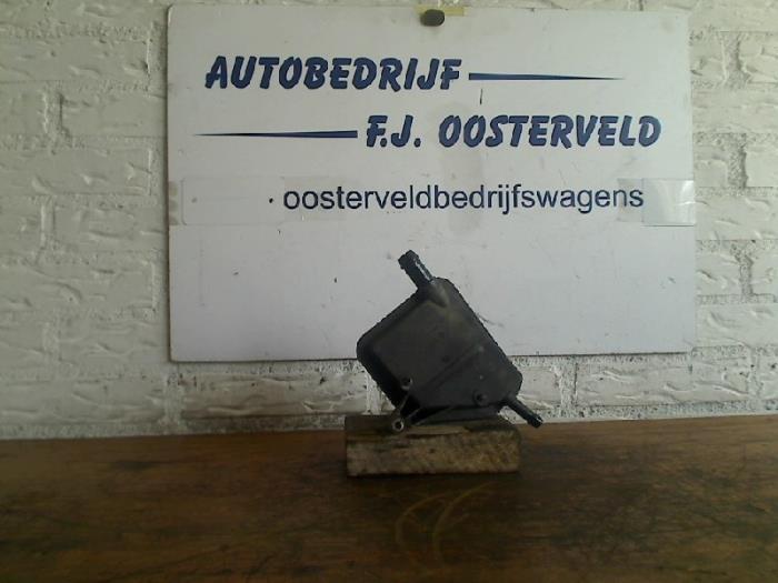 Power steering fluid reservoir