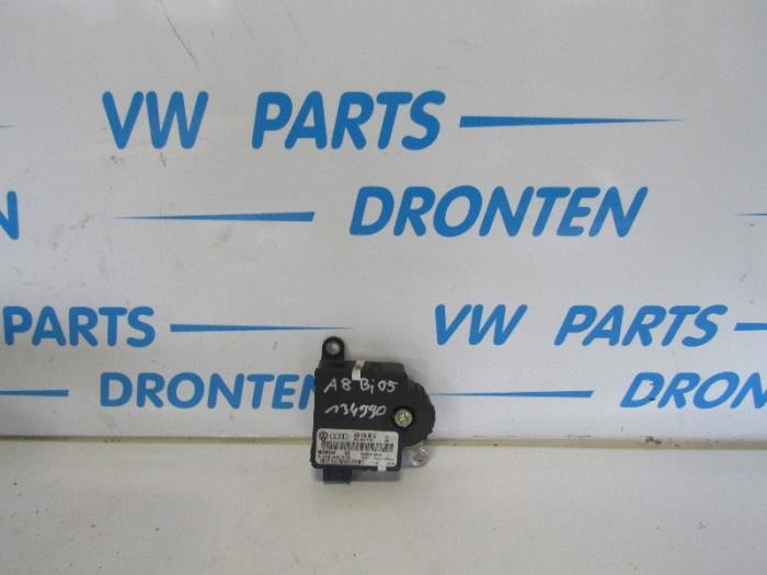Begagnade Spänningsregulator Audi A8 (D3) 4.2 V8 40V Quattro Pris € 45,00 Marginaltabell erbjuds av VW Parts Dronten