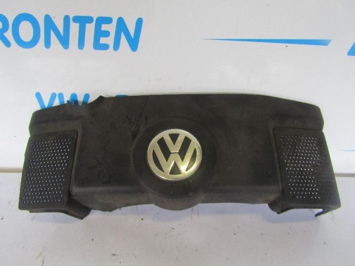 Engine protection panel from a Volkswagen Phaeton (3D) 4.2 V8 40V 4Motion 2004
