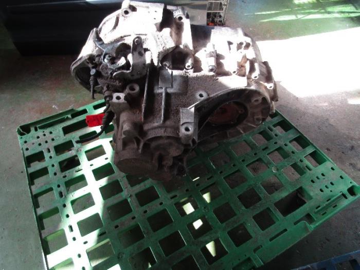 Getriebe van een Volkswagen Sharan (7M8/M9/M6) 2.0 TDI 2006
