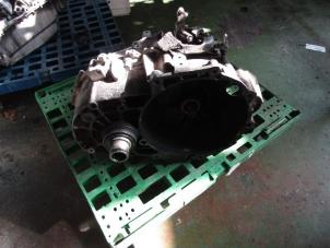 Getriebe van een Volkswagen Sharan (7M8/M9/M6) 2.0 TDI 2006
