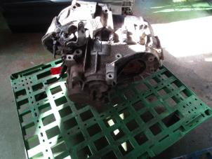 Getriebe van een Volkswagen Sharan (7M8/M9/M6) 2.0 TDI 2006