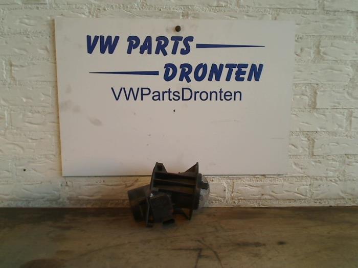 Usagé Débitmètre Audi A8 (D3) 4.0 TDI V8 32V Quattro Prix € 25,00 Règlement à la marge proposé par VW Parts Dronten