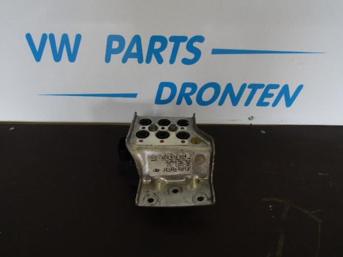 Usagé Ordinateur divers Audi A8 (D3) 4.0 TDI V8 32V Quattro Prix € 75,00 Règlement à la marge proposé par VW Parts Dronten