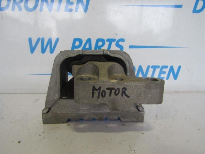 Engine mount from a Volkswagen Golf VI (5K1) 2.0 GTI 16V 2010