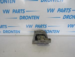 Engine mount from a Volkswagen Golf VI (5K1) 2.0 GTI 16V 2010