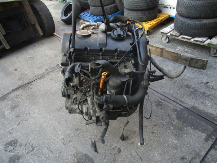 Engine from a Volkswagen Passat Variant (3B5) 1.9 TDI 115 1999