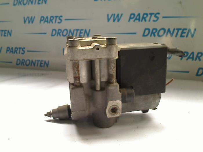 Usagé Bloc ABS Audi 80 (B4) 2.0 E Prix € 60,00 Règlement à la marge proposé par VW Parts Dronten