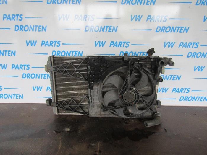 Used Radiator Volkswagen Golf IV (1J1) 1.6 16V Price € 35,00 Margin scheme offered by VW Parts Dronten