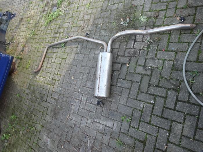 Exhaust (complete) from a Opel Vivaro  2005