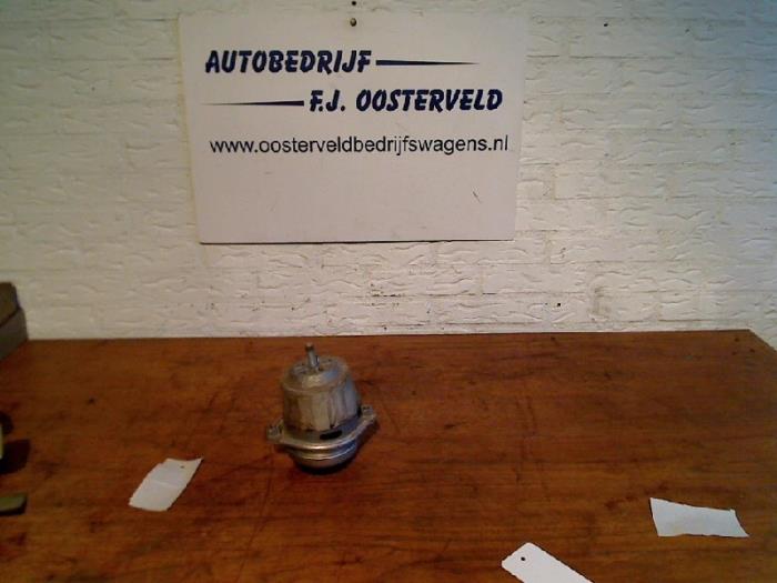Used Engine mount Porsche Cayenne (9PA) Price € 40,00 Margin scheme offered by VW Parts Dronten