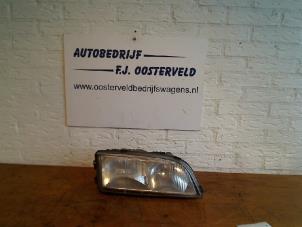 Używane Reflektor prawy Volvo S70 Cena € 30,00 Procedura marży oferowane przez VW Parts Dronten