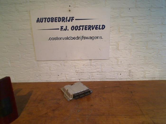 Usagé Ordinateur de bord Opel Vivaro Prix € 100,00 Règlement à la marge proposé par VW Parts Dronten
