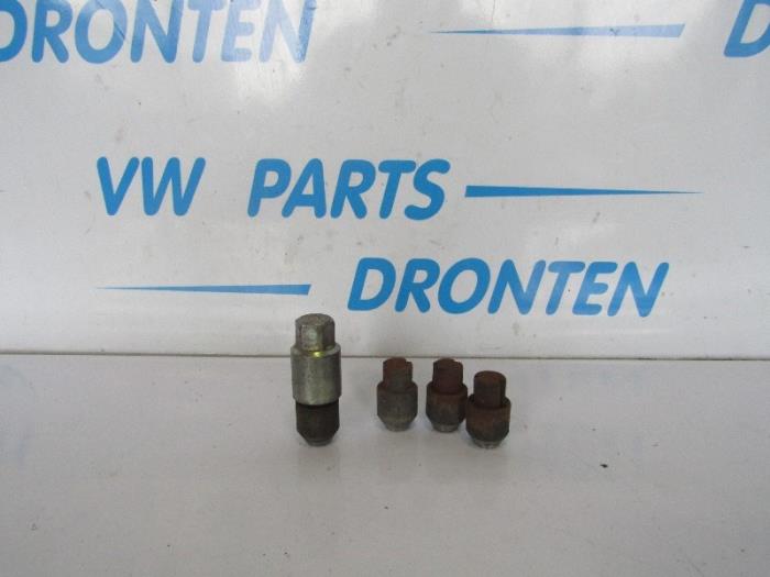 Begagnade Diverse Alfa Romeo GTV (116) 6 2.5 Pris € 10,00 Marginaltabell erbjuds av VW Parts Dronten