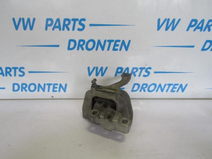 Used Engine mount Seat Ateca (5FPX) 2.0 TDI 16V 4Drive Price € 25,00 Margin scheme offered by VW Parts Dronten