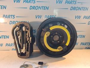 Usagé Kit de cric + Roue de secours Volkswagen Polo V (6R) 1.4 TDI Prix € 60,00 Règlement à la marge proposé par VW Parts Dronten