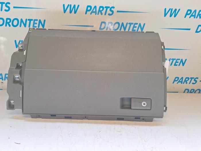 Begagnade Handskfack Volkswagen Crafter (SY) 2.0 TDI FWD Pris € 40,00 Marginaltabell erbjuds av VW Parts Dronten