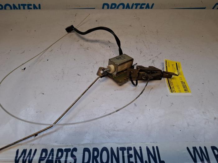 Używane Blokada dachu cabrio Alfa Romeo Spider (916) 2.0 16V Twin Spark Cena € 30,00 Procedura marży oferowane przez VW Parts Dronten