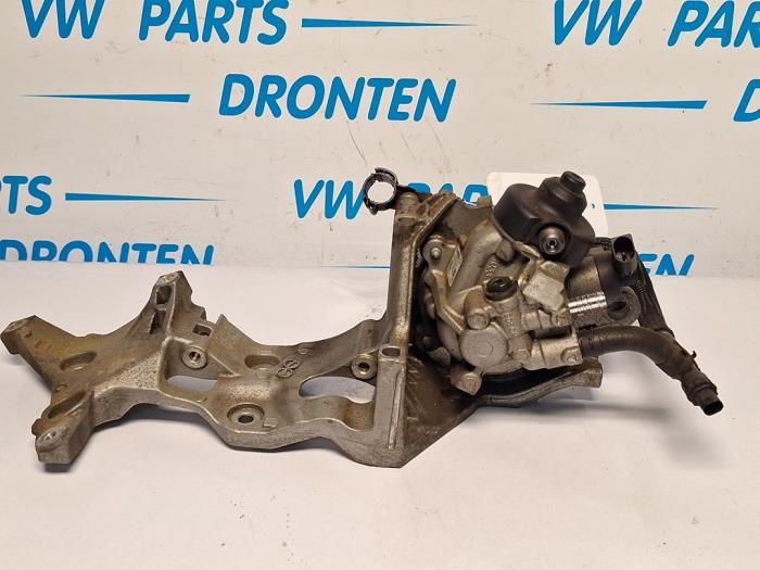 Begagnade Högtryckspump Volkswagen Caddy IV 2.0 TDI 102 Pris € 180,00 Marginaltabell erbjuds av VW Parts Dronten