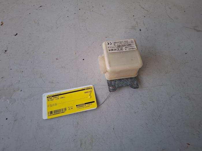 Używane Modul alarmu Volkswagen Golf III Cabrio Restyling (1E7) 1.8 Cena € 45,00 Procedura marży oferowane przez VW Parts Dronten