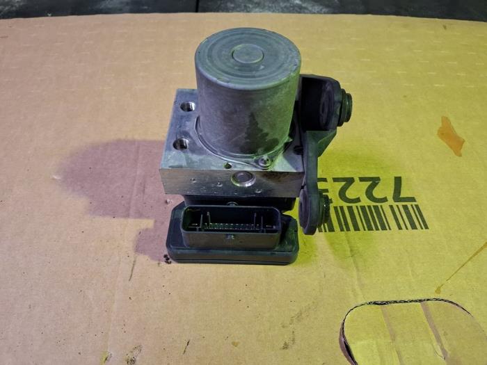 Begagnade ABS-pump Volkswagen Polo VI (AW1) 1.6 TDI 16V 80 Pris € 80,00 Marginaltabell erbjuds av VW Parts Dronten