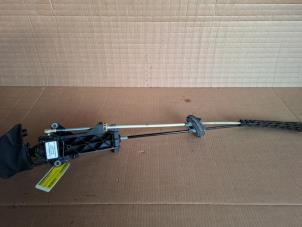 Usados Cable de cambio de caja de cambios Volkswagen Crafter 2.0 TDI 16V Precio € 70,00 Norma de margen ofrecido por VW Parts Dronten